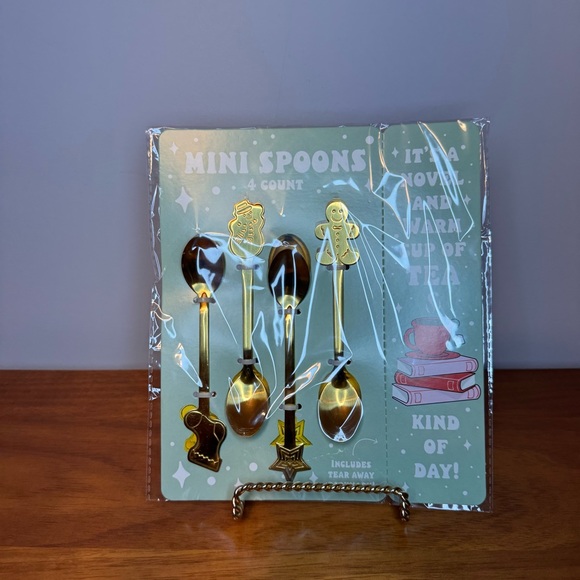 Target Bullseye Playground Mini Spoons Set of 4 Hot Chocolate Bar Tea Christmas - Picture 1 of 2